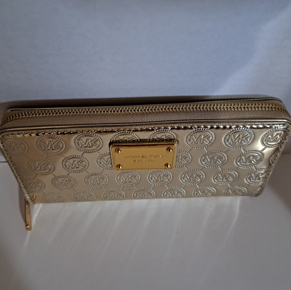 NWOT Michael kors Clutch / Wallet - Picture 4 of 7